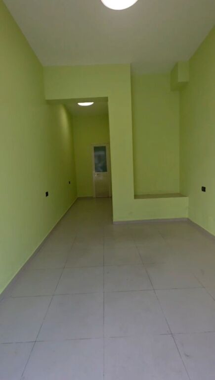 Jepet me qira, Ambient Biznesi, Polica, Durrës