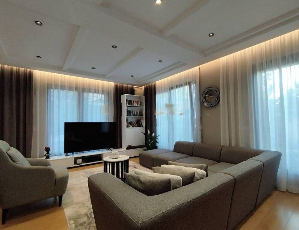 Shesim Vilë pranë Venue Club, Xhamlliku