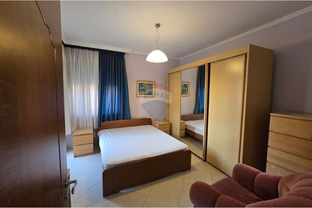 Apartament me qira 3+1+2 Komuna Parisit