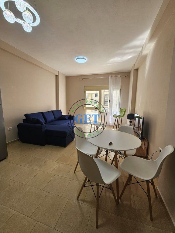 Shitet Garsoniere, pranë Hotel Adriatik, Plazh, Durrës.11