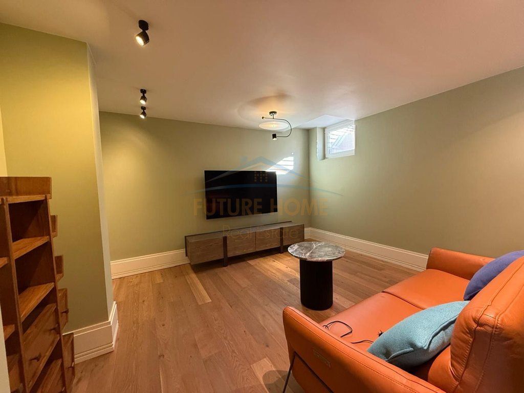 Shitet, Vile 4-kateshe, White House Residence, Lunder, Tirane