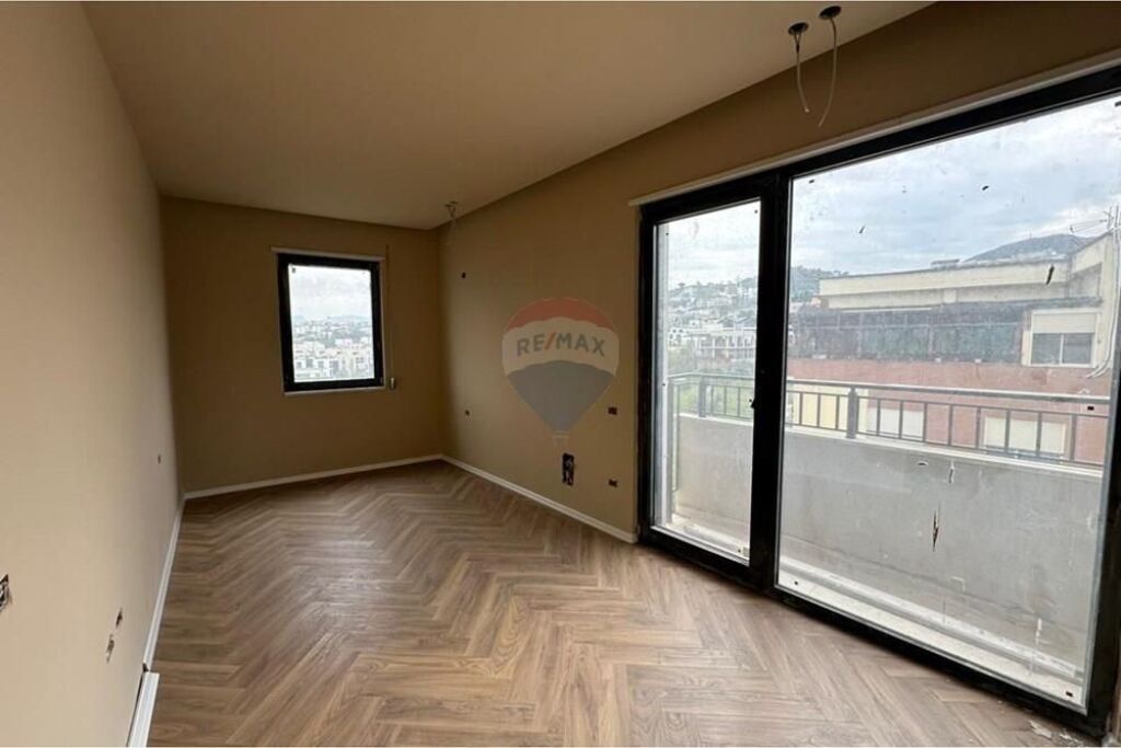 Apartament 2+1+2,Liqeni i Thate