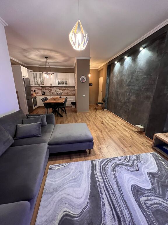 For rent 2+2 furnished Botanical Garden 850 wu