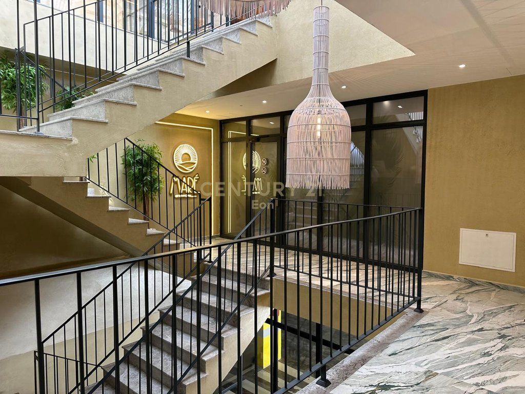 SHITET PAPAFINGO 1+1 me 52.6m2 verande ME PAMJE DETI TEK "WHITE HILL RESIDENCE" NE CURRILA!