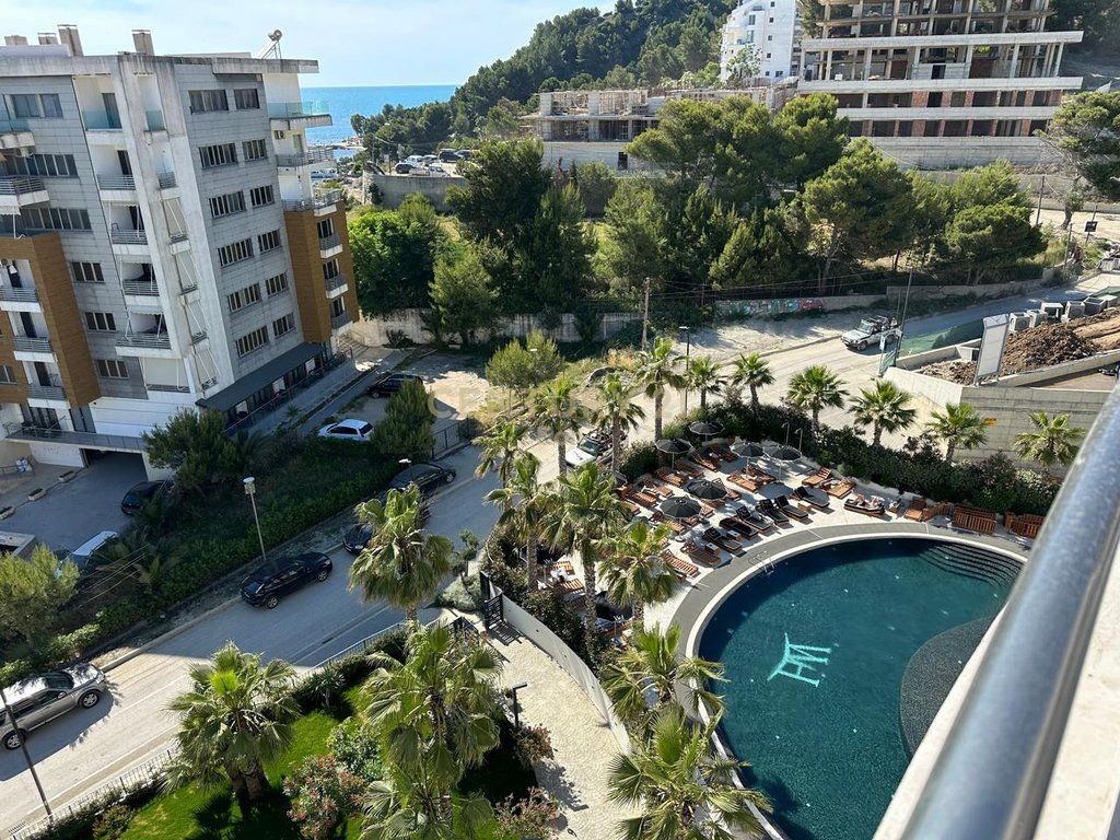 SHITET PAPAFINGO 1+1 me 52.6m2 verande ME PAMJE DETI TEK "WHITE HILL RESIDENCE" NE CURRILA!