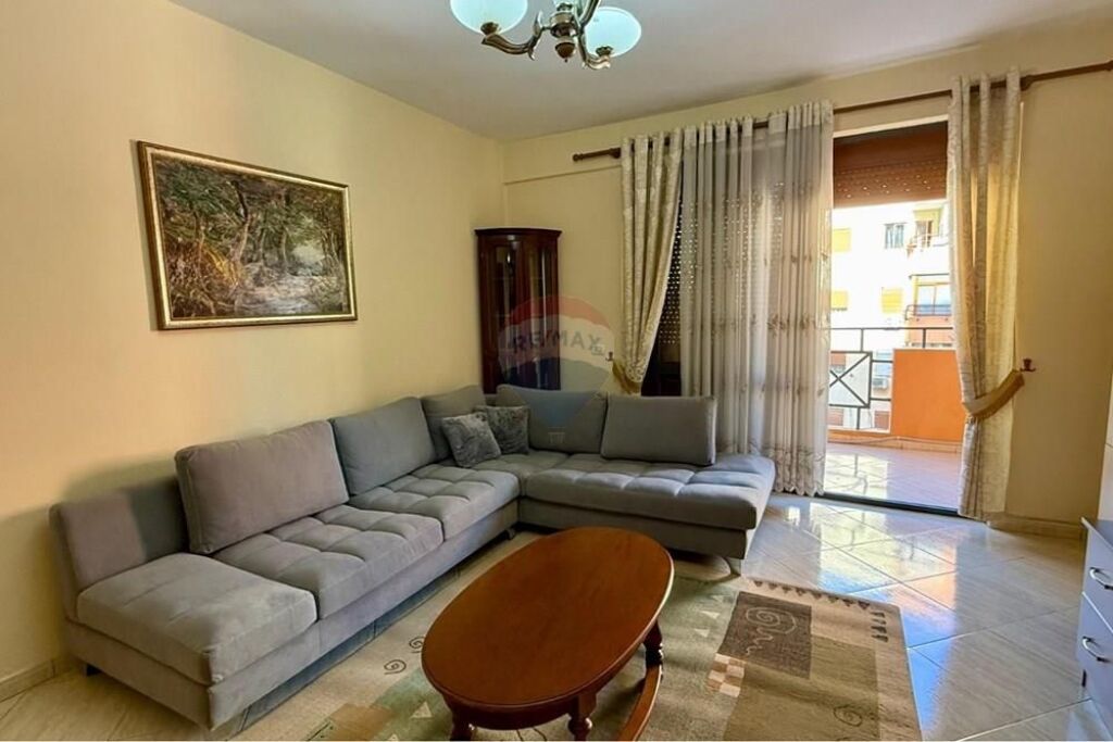 Apartment 1+1 for rent at Komuna e Parisit