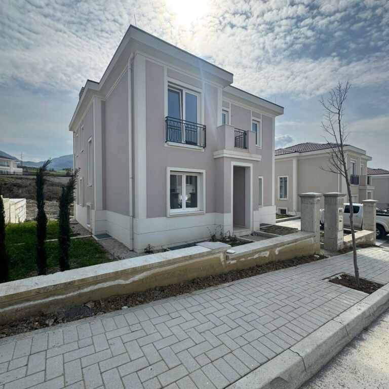 🏡 Vilë Luksoze 3-Katëshe për Shitje – Collina Verde, pranë TEG ✨