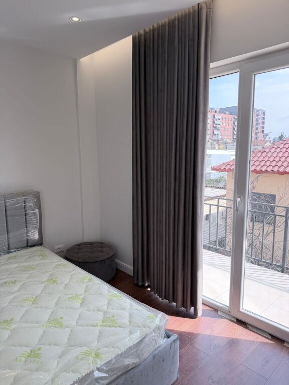 Jepet me qera Apartament 1+1 Rruga 5 Maji