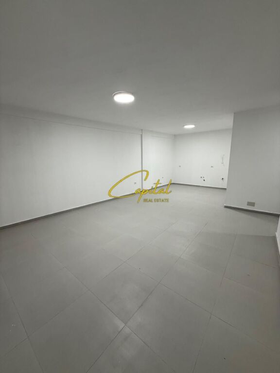 OFFICE FOR RENT 110 M2 DIBRA STREET 40,000 LEKE