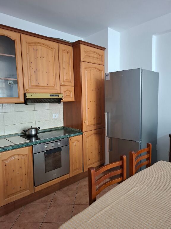 Apartament 2+1 me qera Komuna e Parisit Tirane