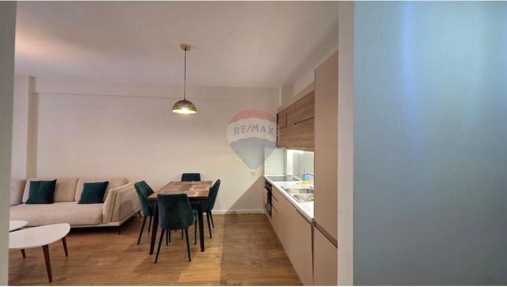 Apartament me Qira në Lungomare, Vlorë