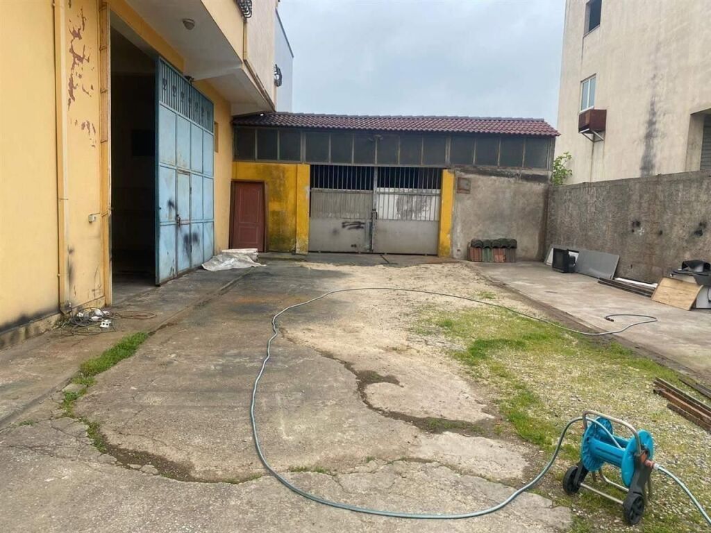 MAGAZINE ME QERA NE SHKOZET DURRES