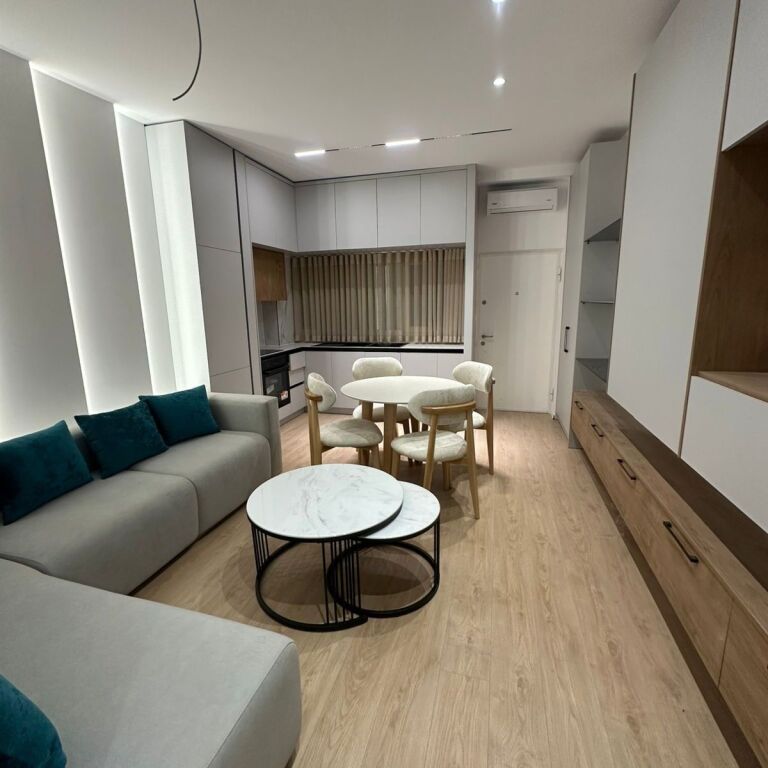 🏡 Appartamento 1+1 in affitto – Viale Zogu I, Centro ✨