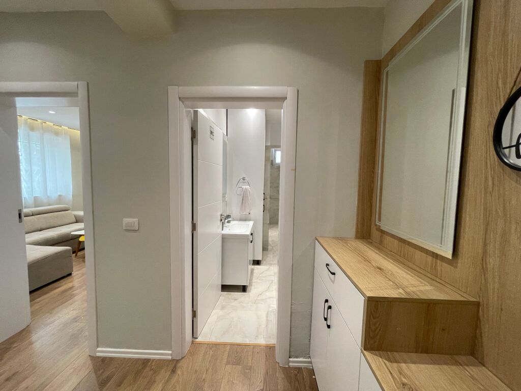 Japim me qira apartament 2+1 te zone e Brrylit.