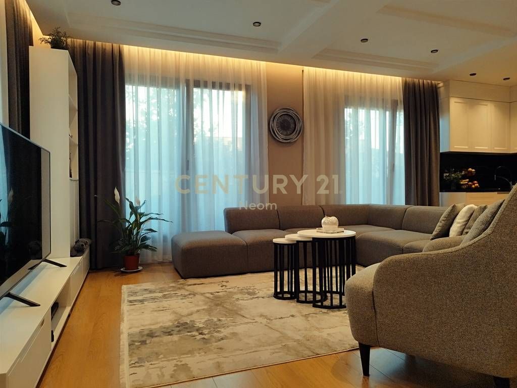 Vilë për shitje pranë Venue Club, Xhamllik