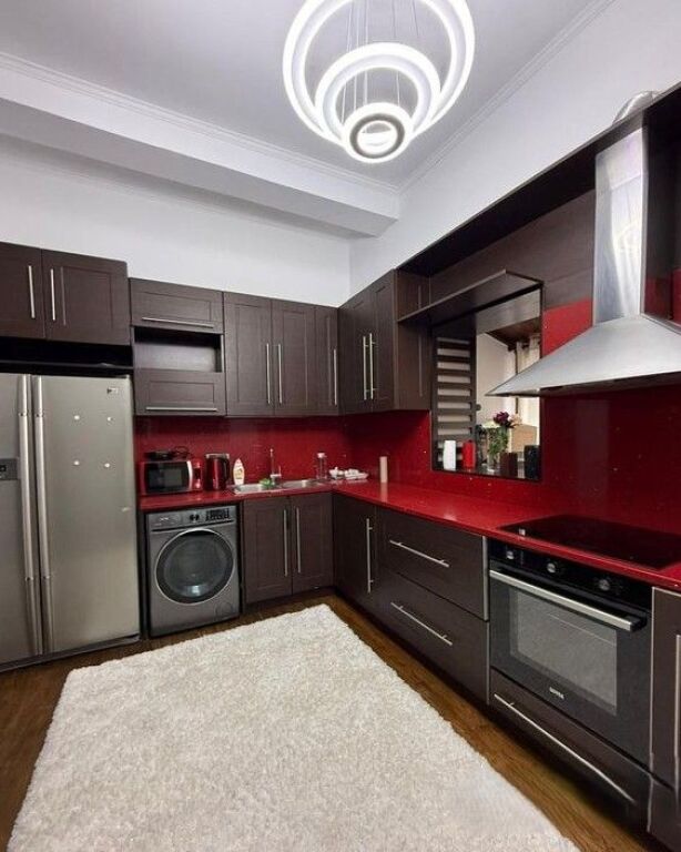 Apartament 2+1+2 pranë qendrës, Rruga Barrikadave Tiranë!