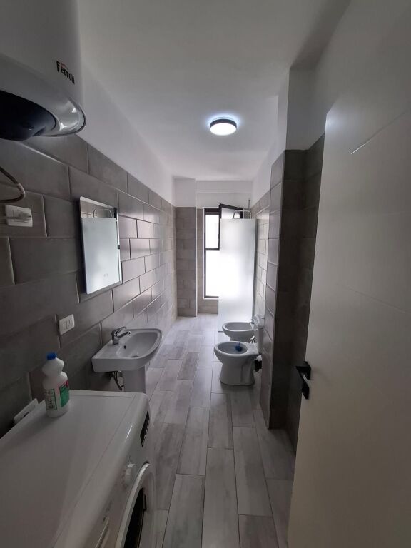 Jepet me Qera Super  Apartament 2+1 Ne Plazh Hekurudha