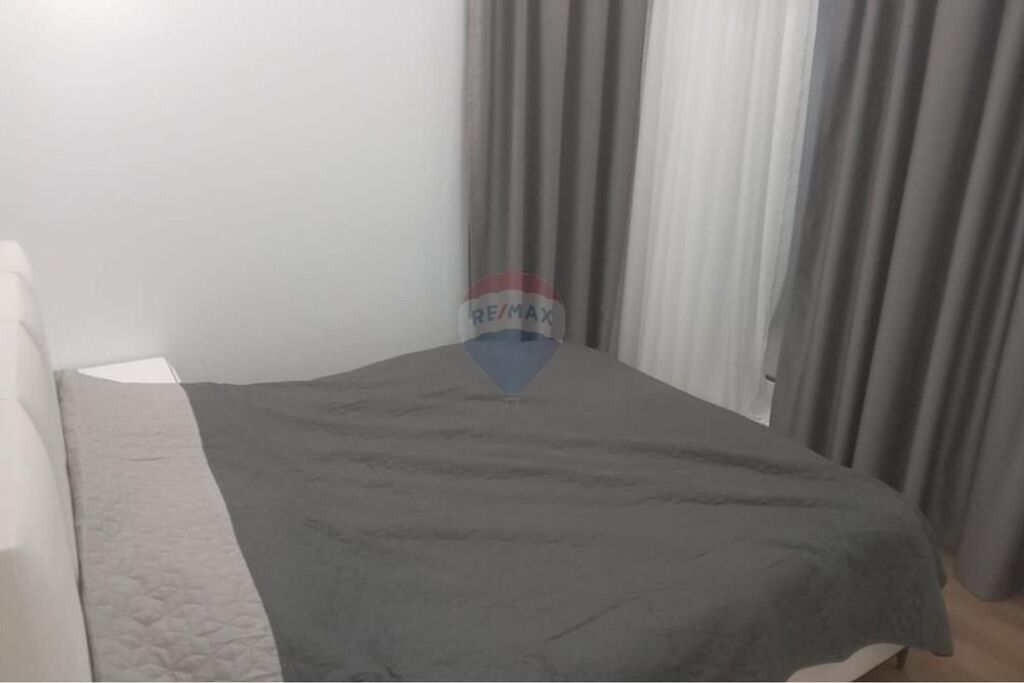 Apartament 2+1 + Post Parkimi për Qira Mangalem
