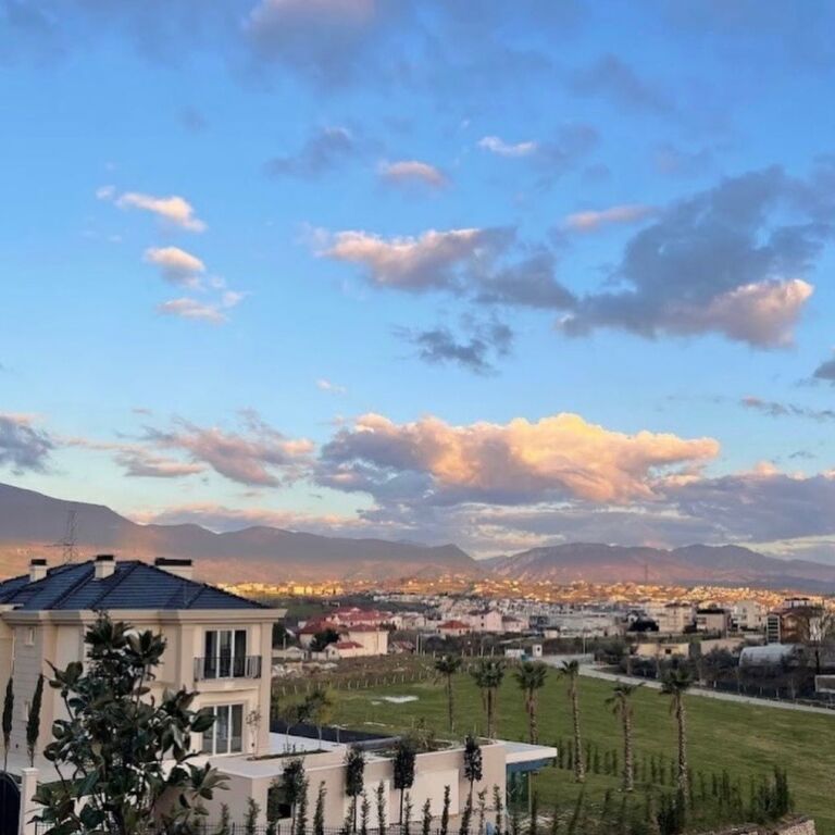 🏡 Vilë Luksoze për Shitje me 2 Pishina – Mjull-Bathore ✨