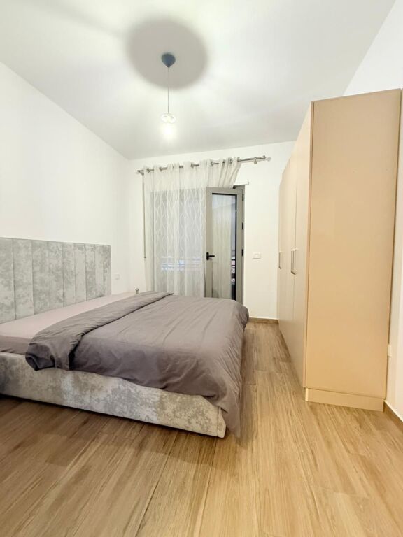 APARTAMENT 2+1 ME PARKIM PËR QIRA TEK DELIJORGJI