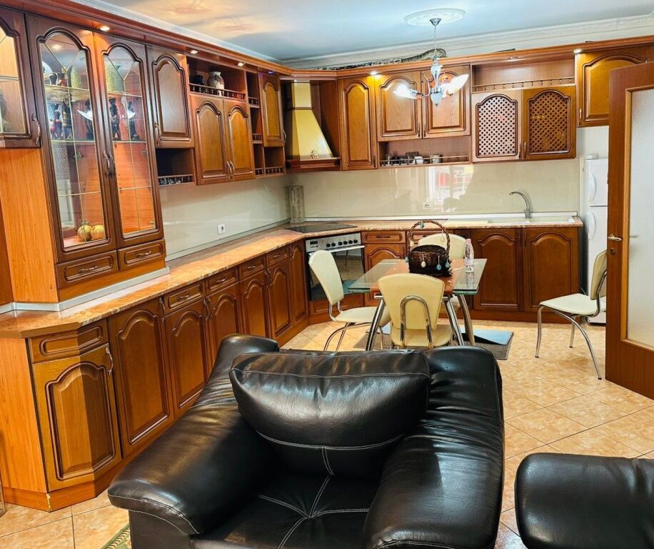 📌Jepet me qira apartament 2+1+2 tek Zogu i Zi