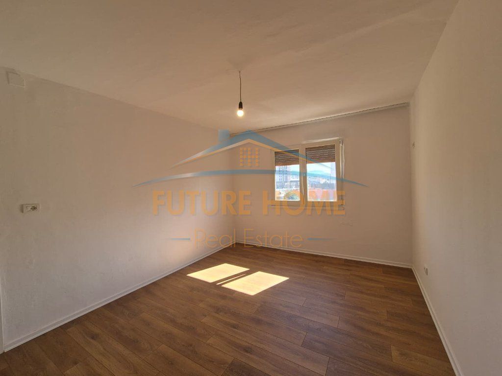 Shitet, Apartament 1+1, Oxhaku, Tiranë.