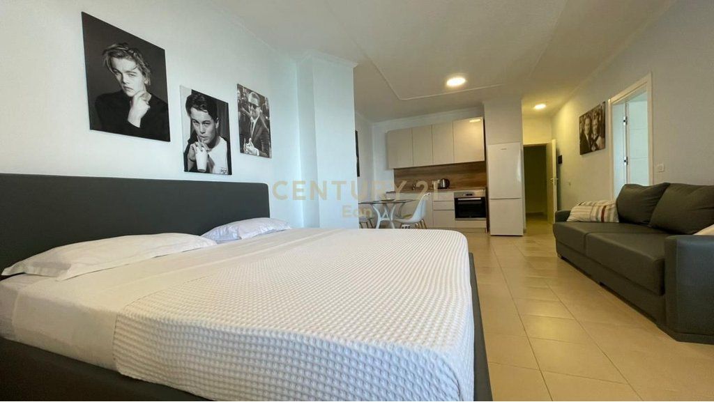 SHITET SUPER APARTAMENT 2+2 NË VIJËN E PARË ME PAMJE NGA DETIT TE SHKËMBI I KAVAJËS, DURRES!!