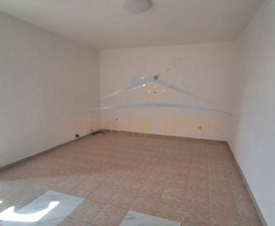 Affitto, Appartamento 1+1, Ali Demi, Tirana.