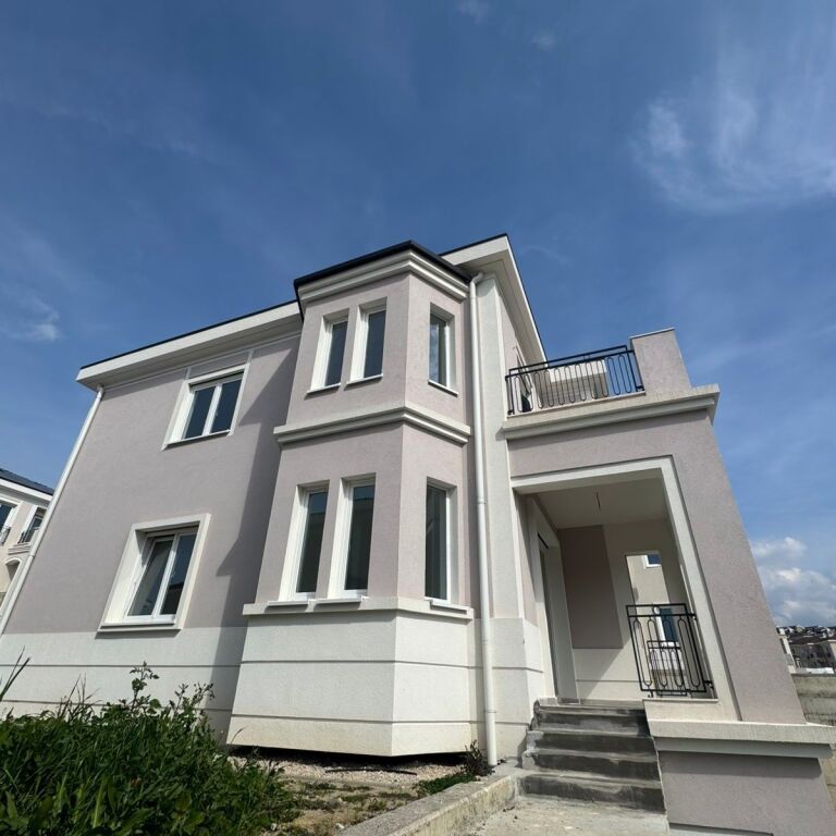 🏡 Vilë Luksoze 3-Katëshe për Shitje – Collina Verde, pranë TEG ✨