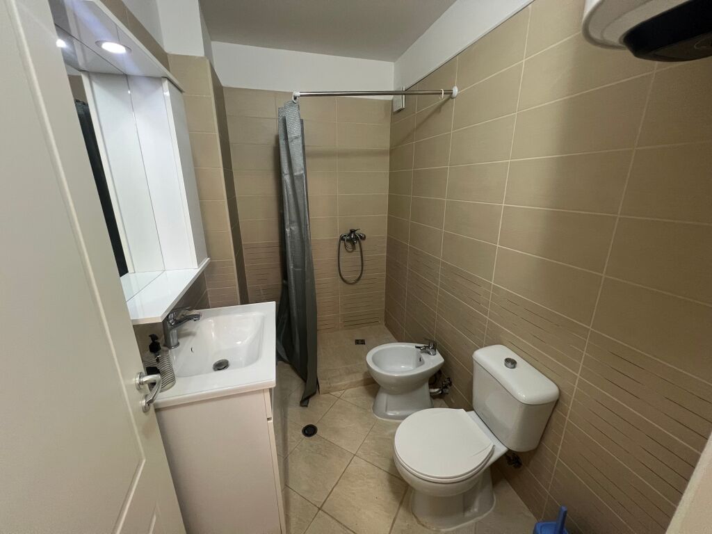JEPET ME QERA APARTAMENT 2+1+2 FRESK AFER KARBURANTIT