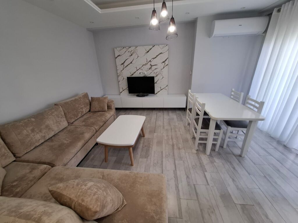 Jepet me Qera Super  Apartament 2+1 Ne Plazh Hekurudha