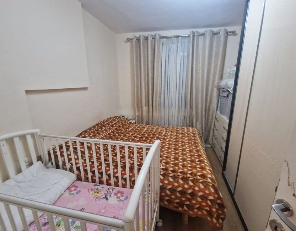 Shitet apartament 1+1 ne rrugen Mine Peza , Tirane.