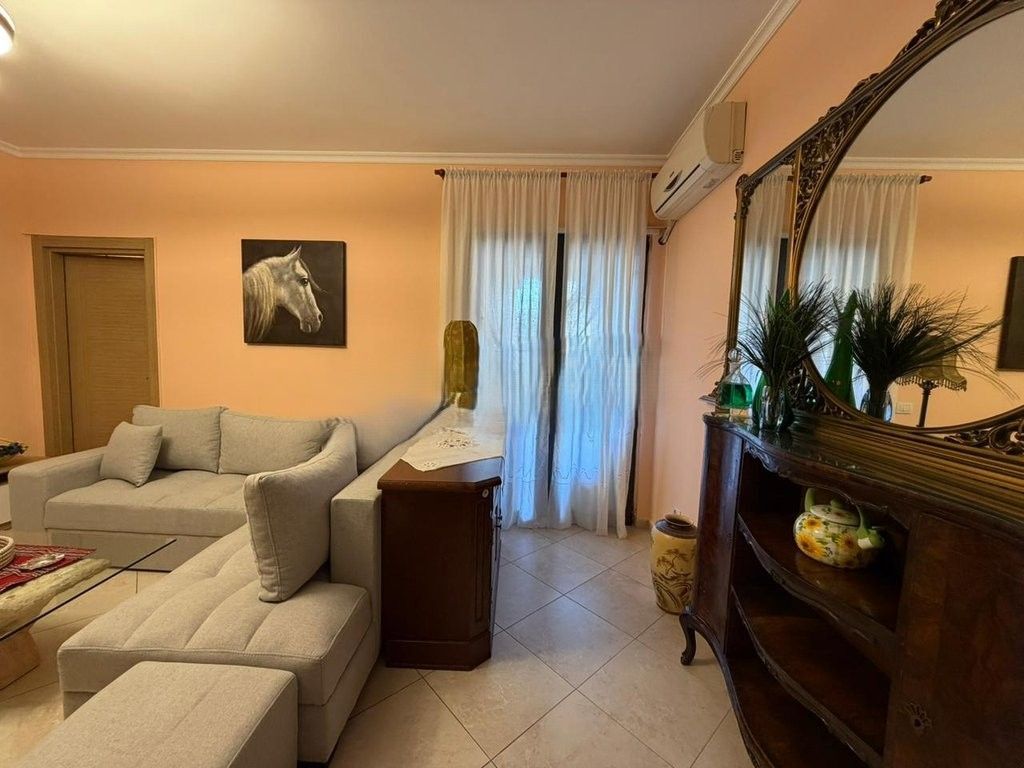 Apartament 1+1 me qira pranë Ministrisë së Jashtme 600 € /Muaj