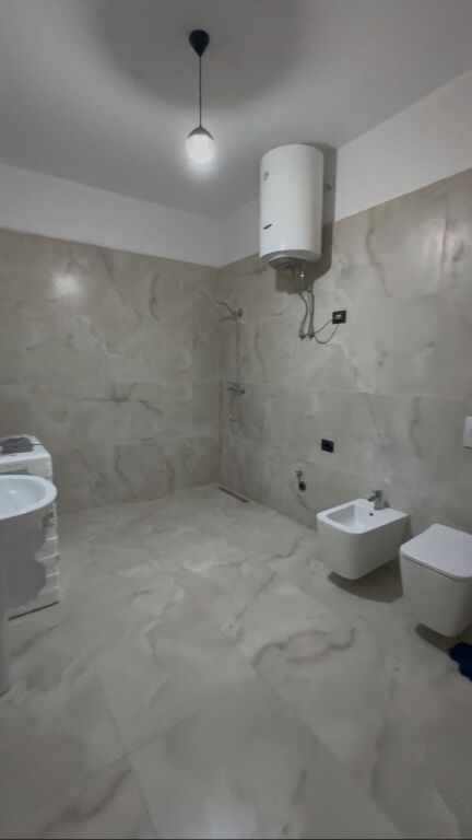 📍Paskuqan Pran Unazës Madhe Jepet Apartament 2+1 Me Qera Plus Post Parkimi