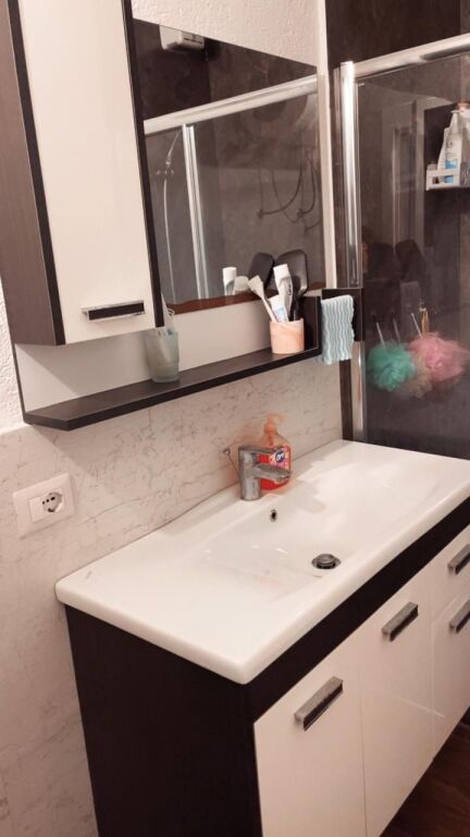 Jepet me qera Apartamenti 2+1 , Astir rruga Joklon Persi 500  mije leke