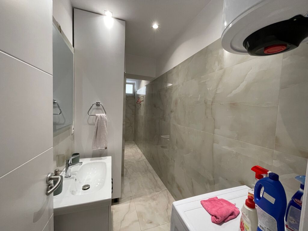 Japim me qira apartament 2+1 te zone e Brrylit.