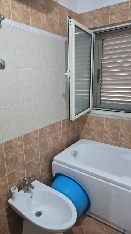 Shitet 2+1 ne Himare