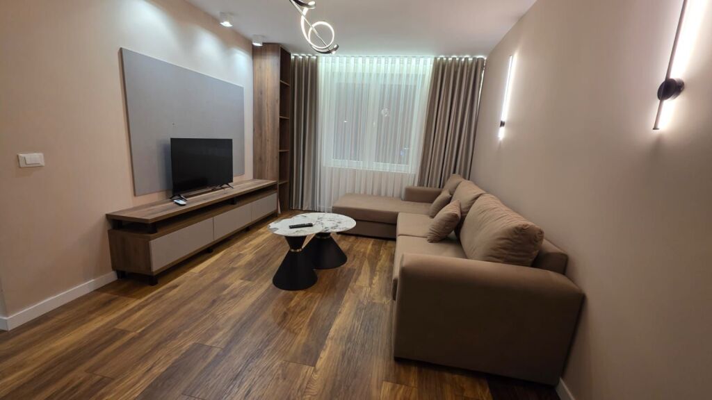 Apartamennt 1+1 per qjra Xhamia e Tabakeve !