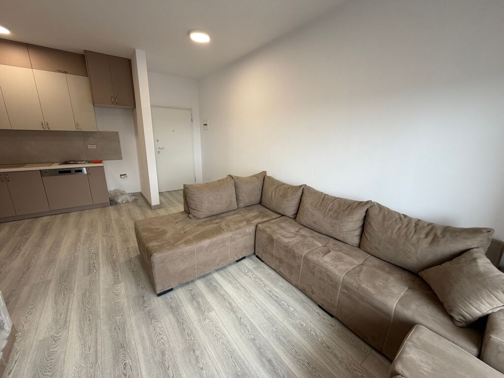 2+1, i mobiluar te trio tower don bosko, 900 euro