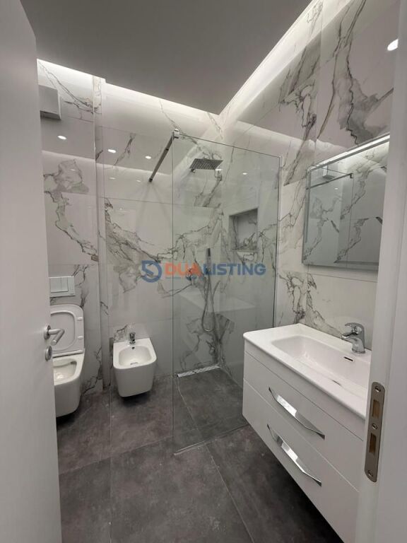 🏡 Qera Apartament 1+1 + 🅿️ në Zogu i Zi 📍 Zogu i Zi (përballë Ring Center) 🏢 Ndërtim i ri