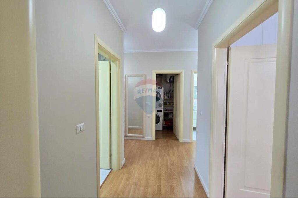 Apartament - Për Shitje - Stacioni i Trenit, Tiranë