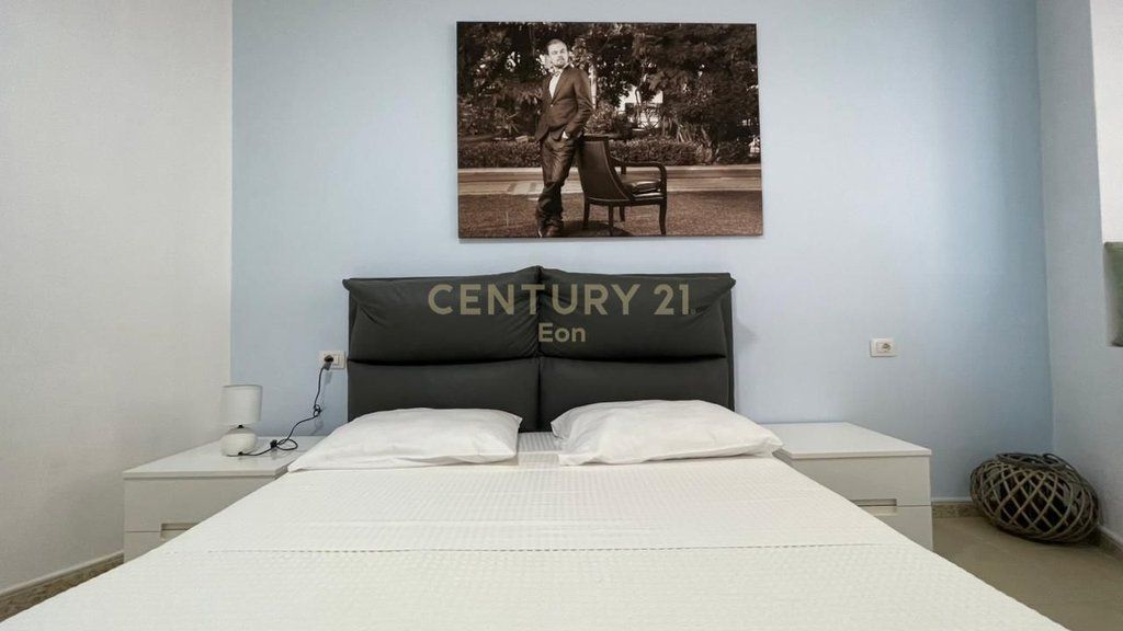 SHITET SUPER APARTAMENT 2+2 NË VIJËN E PARË ME PAMJE NGA DETIT TE SHKËMBI I KAVAJËS, DURRES!!