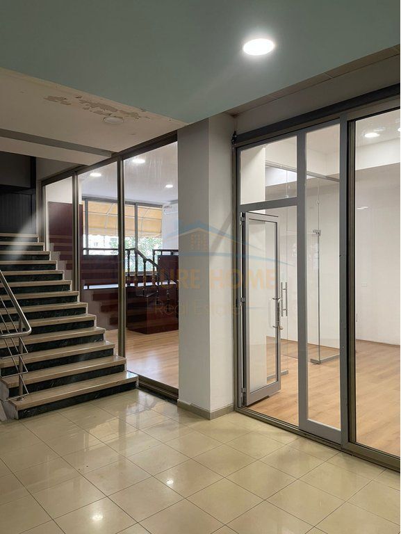 Qera, Ambient Biznesi, Qender, Tiranë