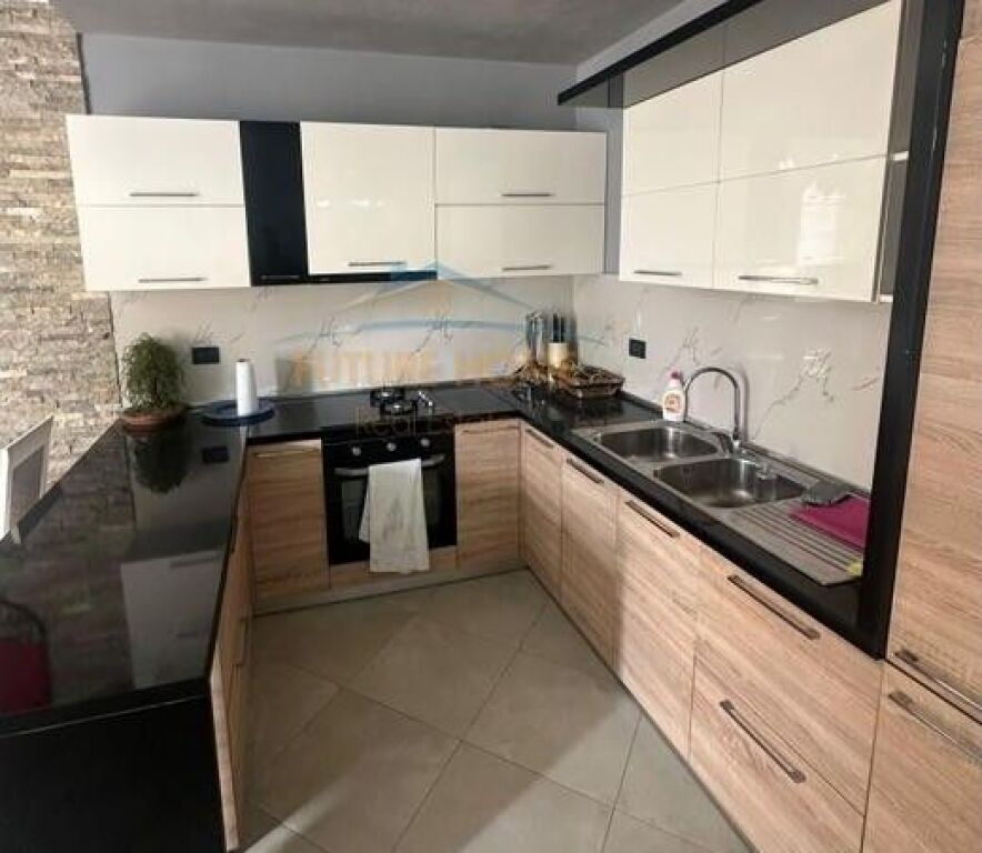 Affitto, Appartamento 2+1, Unaza e Re, Tirana.