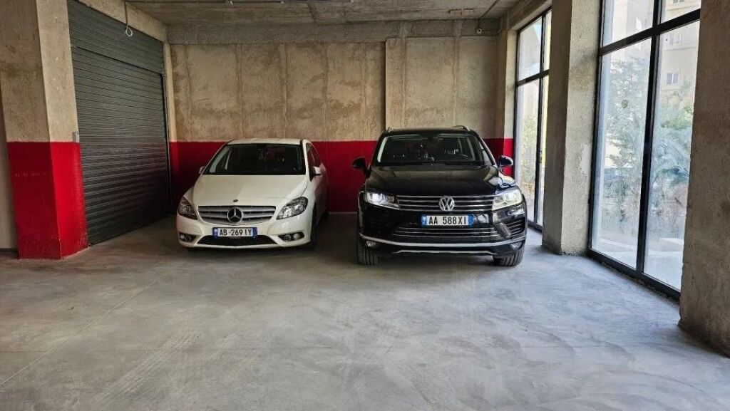 Shitet, Post Parkimi, Liqeni i Thate , Tiranë