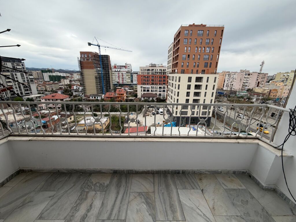 2+1,arredato a Laprake di fronte all'hotel Relaks,600 euro