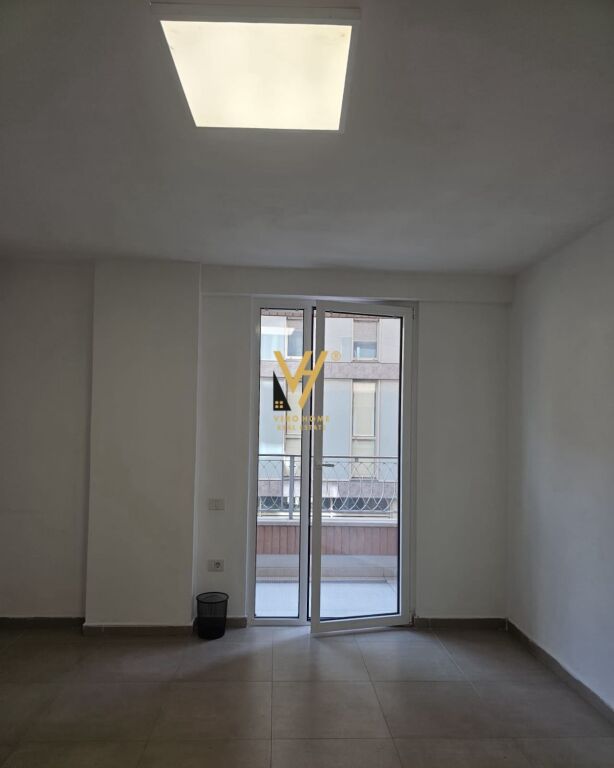 UFFICIO 74 M2 IN AFFITTO IN VIA ELBASAN 1.200 EURO
