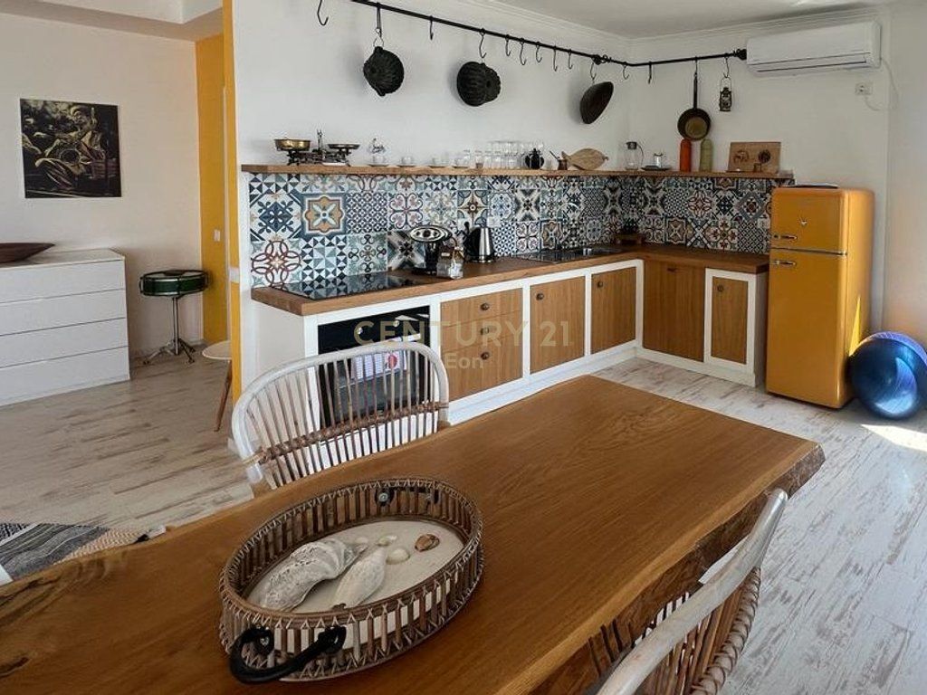 SHITET SUPER APARTAMENT ME PAMJE DETI TEK SHKEMBI I KAVAJES !!