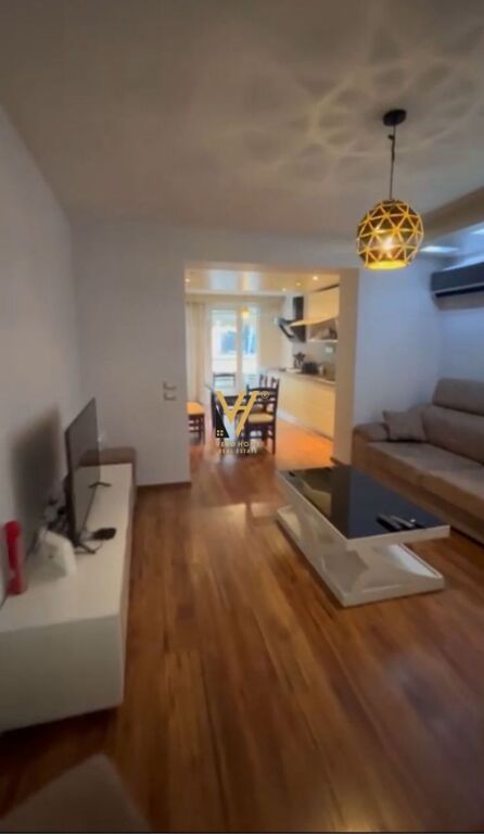 JEPET APARTAMENT 2+1+2 ME QERA TE RR.MARGARITA TUTULANI 100.000 LEKE