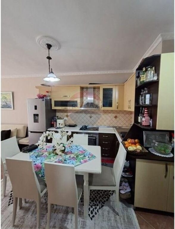 Vendesi in vendita 1+1 a Yzberisht